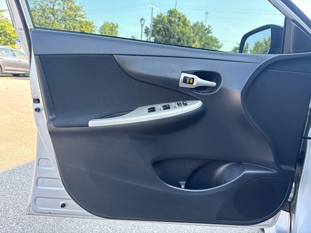 Toyota Corolla S 5-Speed MT 2013