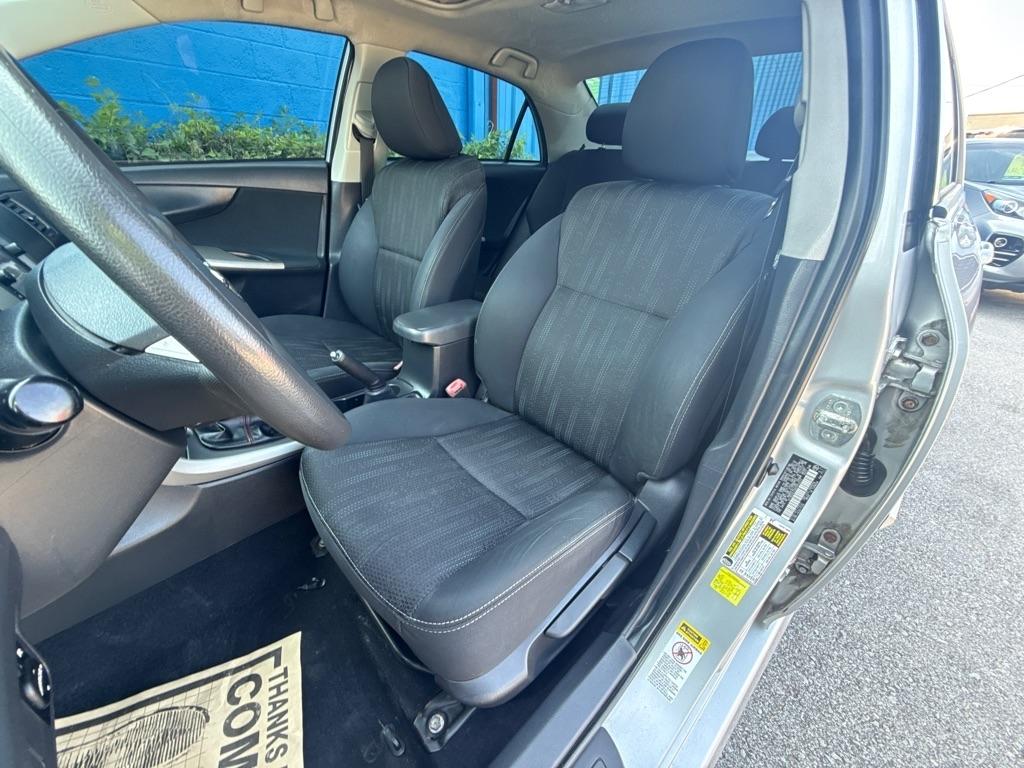 Toyota Corolla S 5-Speed MT 2013