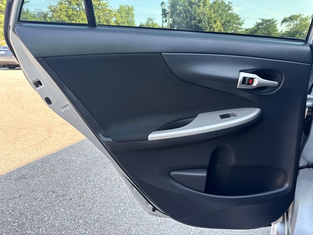 Toyota Corolla S 5-Speed MT 2013