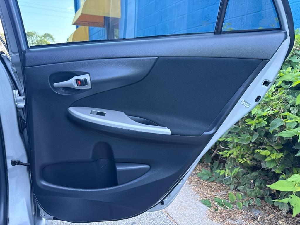 Toyota Corolla S 5-Speed MT 2013