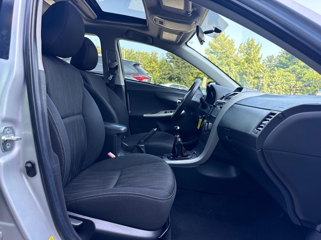 Toyota Corolla S 5-Speed MT 2013