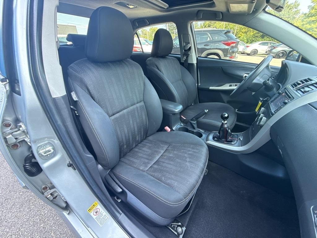 Toyota Corolla S 5-Speed MT 2013
