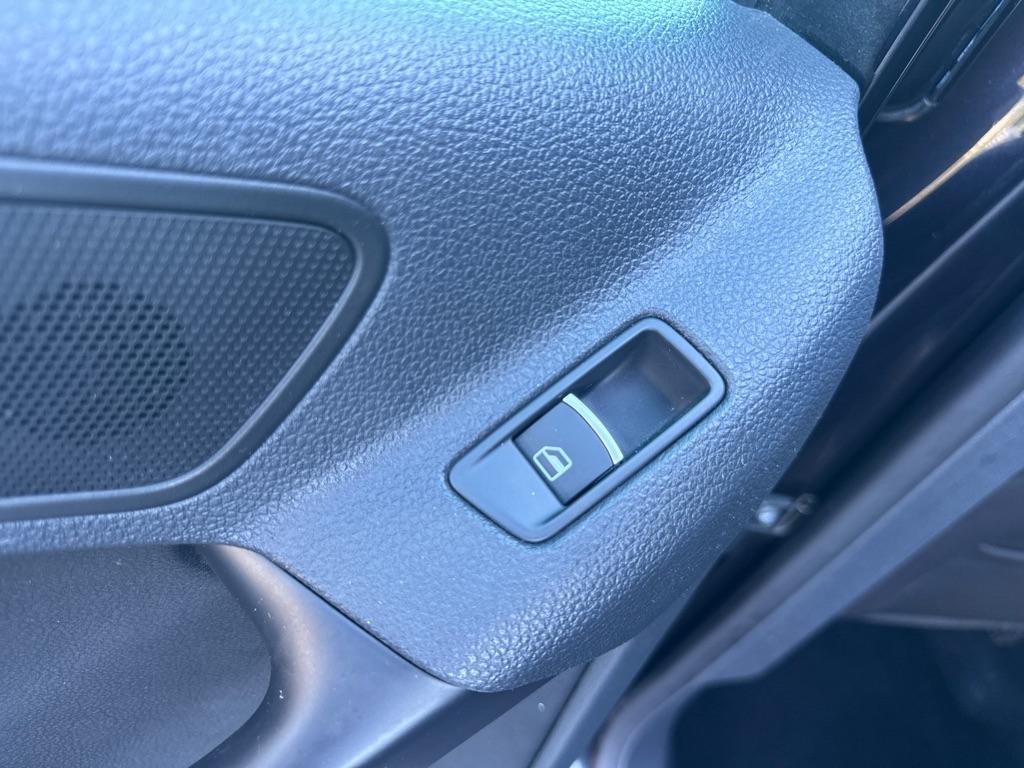Volkswagen Tiguan S 4D SUV 4Motion 2013