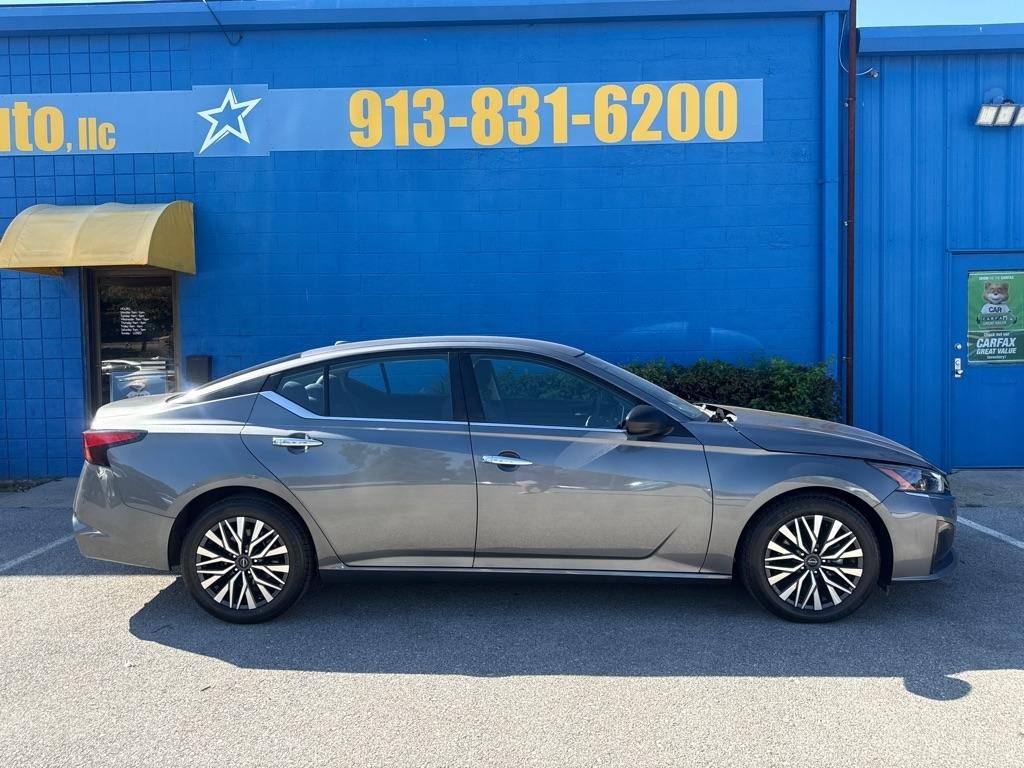 Nissan Altima  2024
