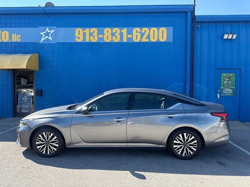 Nissan Altima  2024