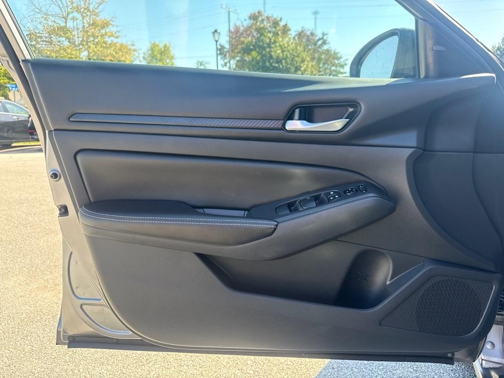 Nissan Altima  2024