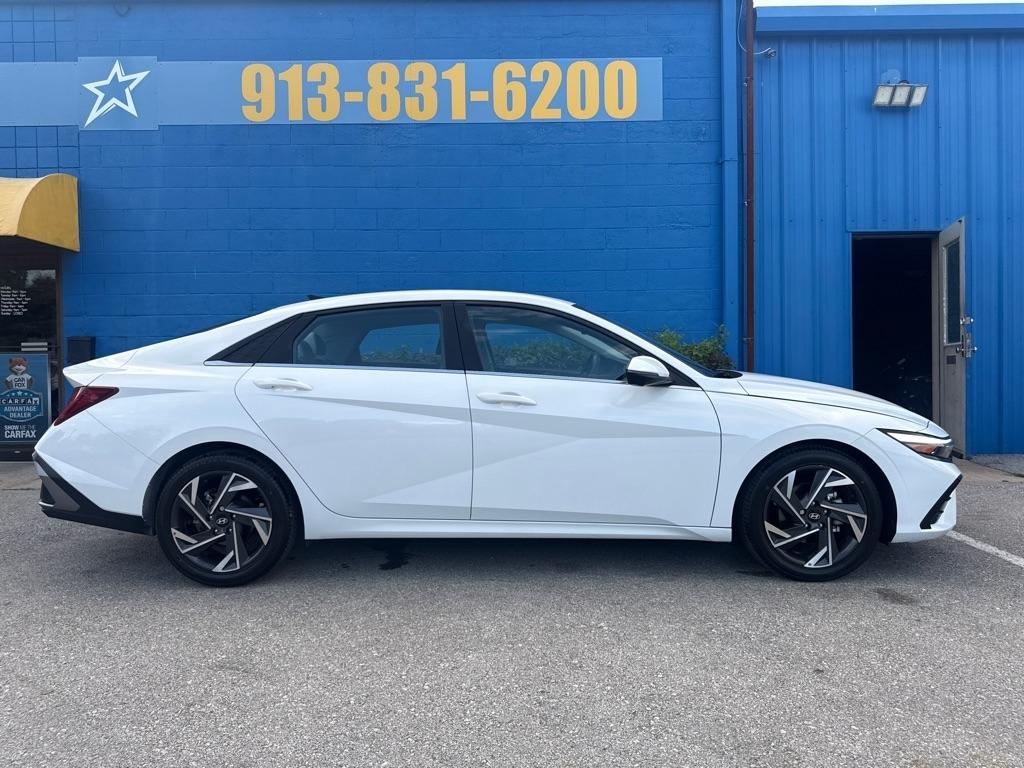 Hyundai Elantra  2024