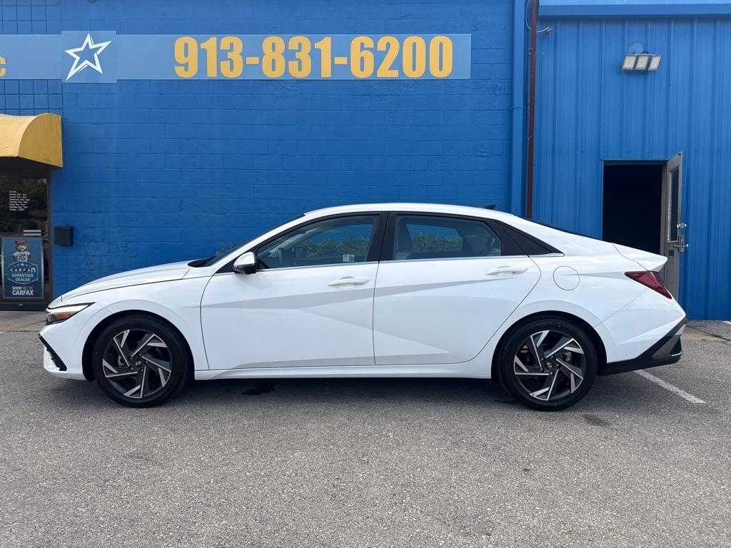 Hyundai Elantra  2024