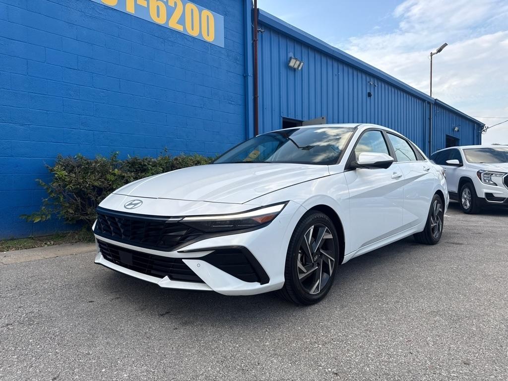 Hyundai Elantra  2024