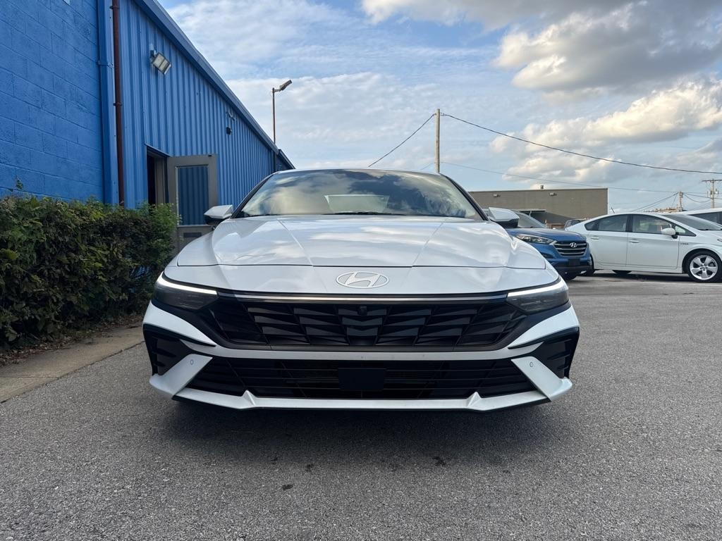 Hyundai Elantra  2024