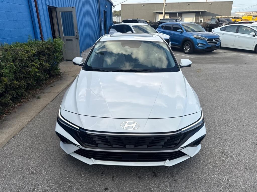 Hyundai Elantra  2024