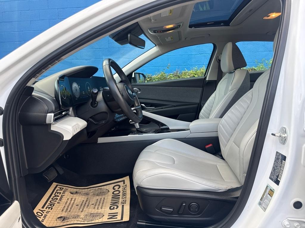 Hyundai Elantra  2024
