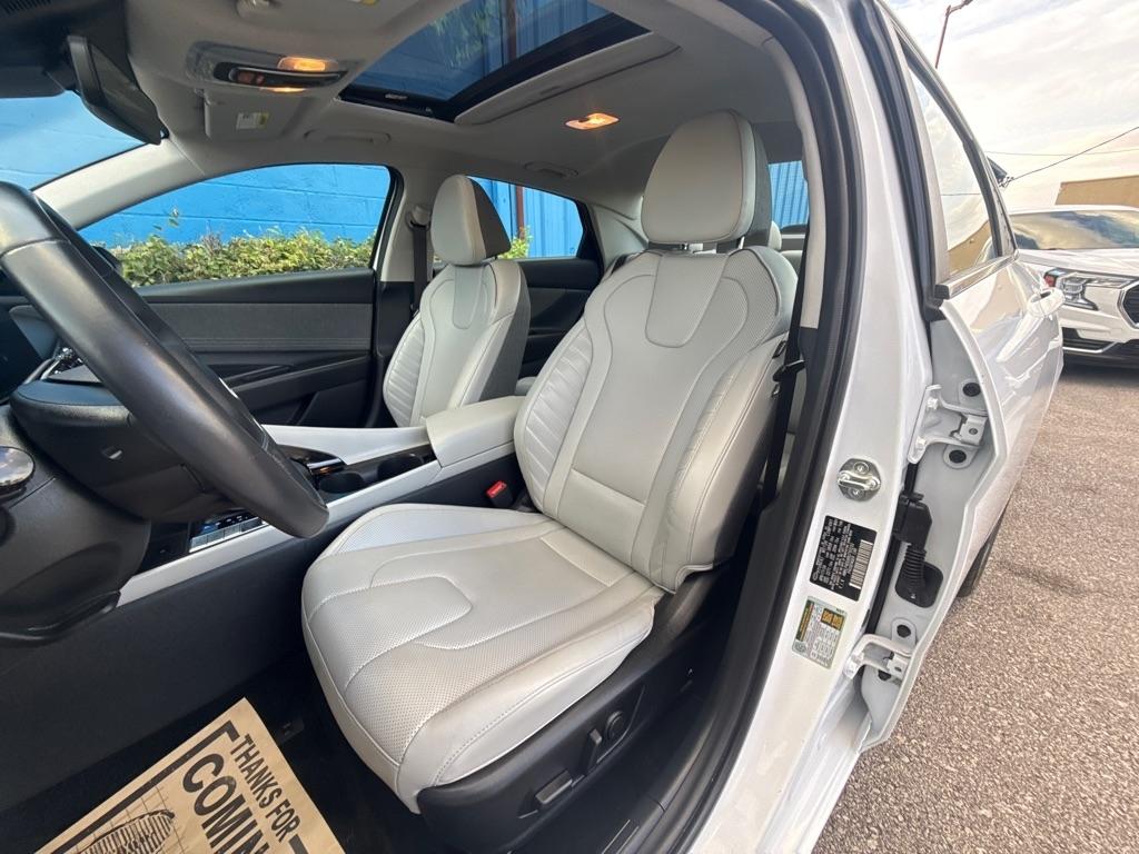 Hyundai Elantra  2024