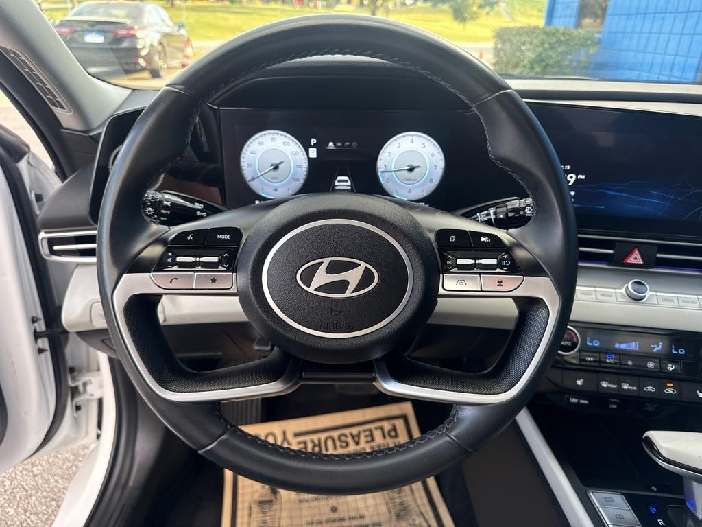 Hyundai Elantra  2024