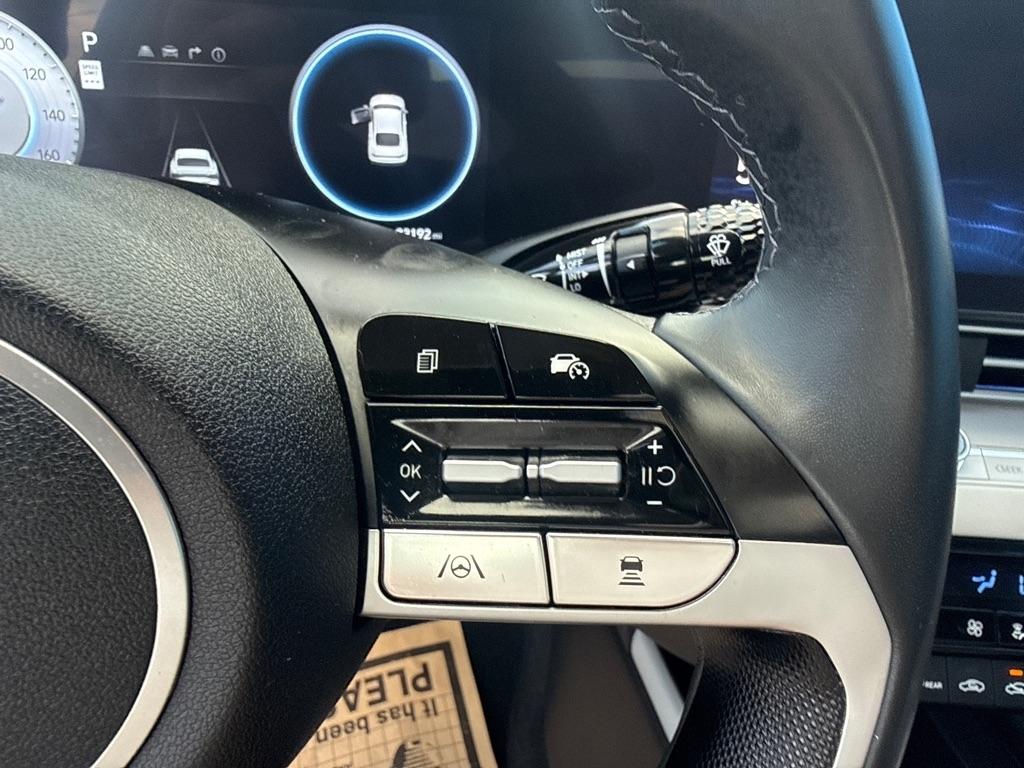 Hyundai Elantra  2024