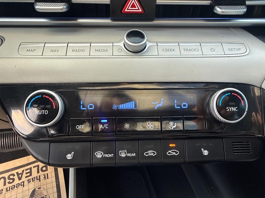 Hyundai Elantra  2024