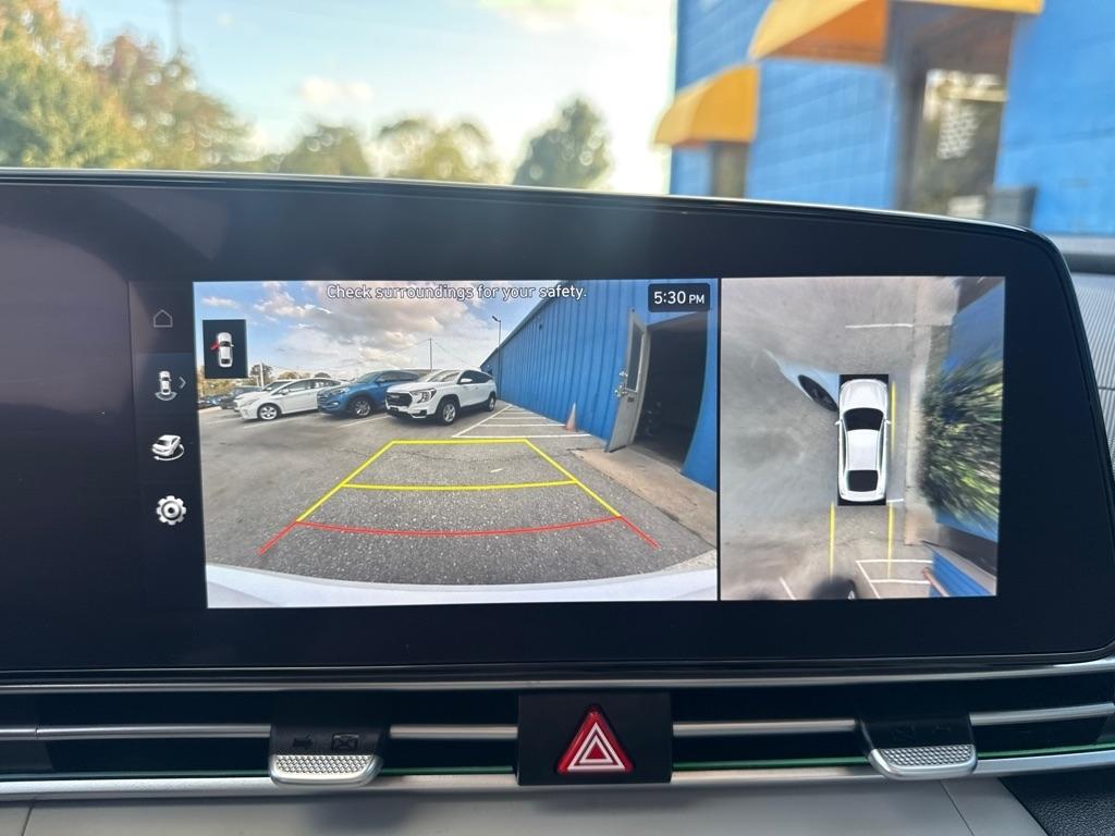 Hyundai Elantra  2024