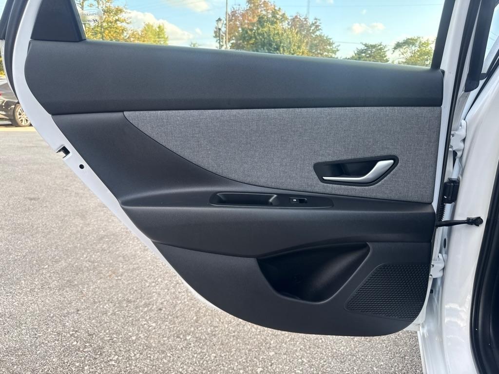 Hyundai Elantra  2024