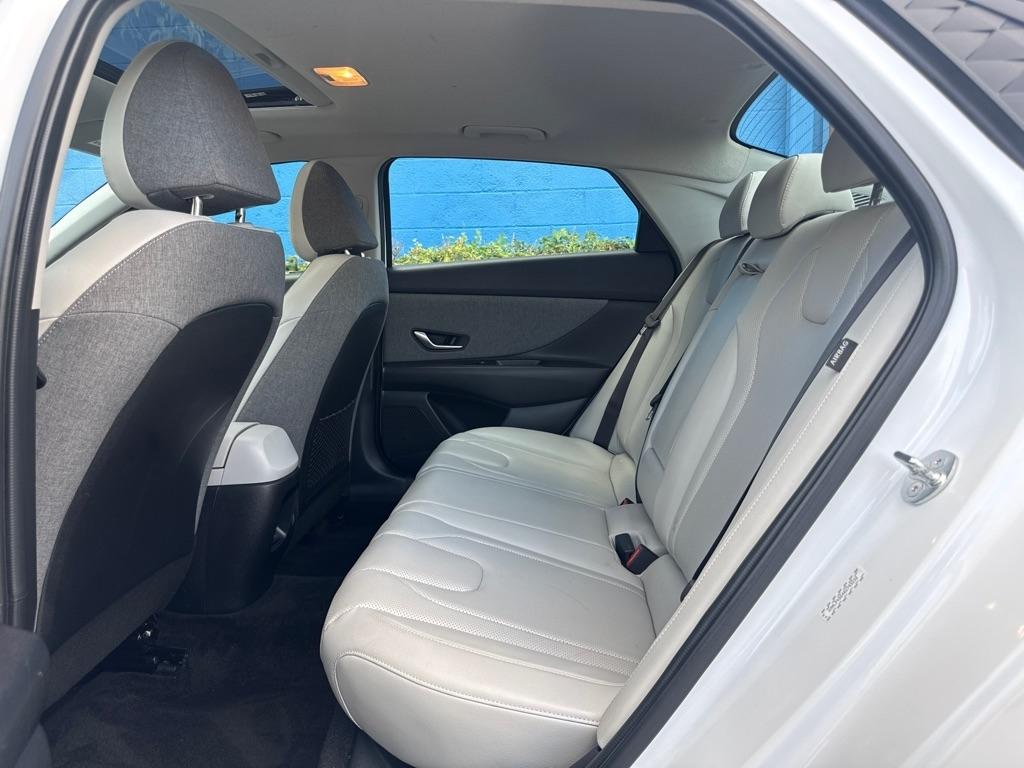 Hyundai Elantra  2024