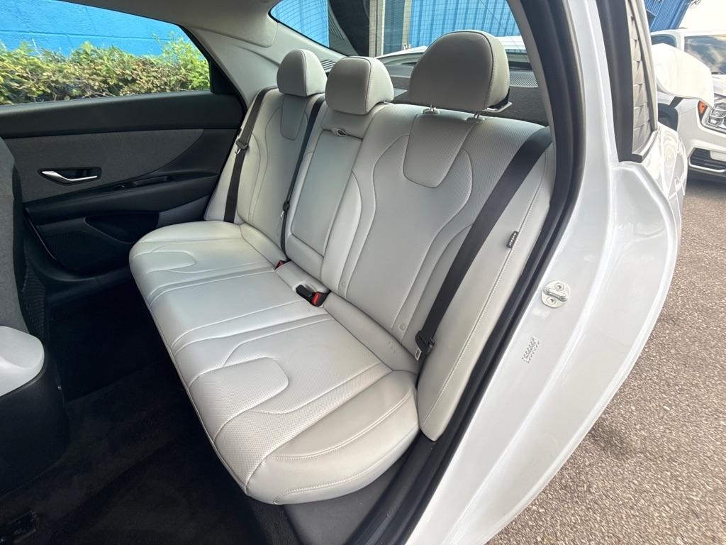 Hyundai Elantra  2024