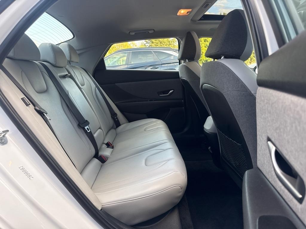 Hyundai Elantra  2024