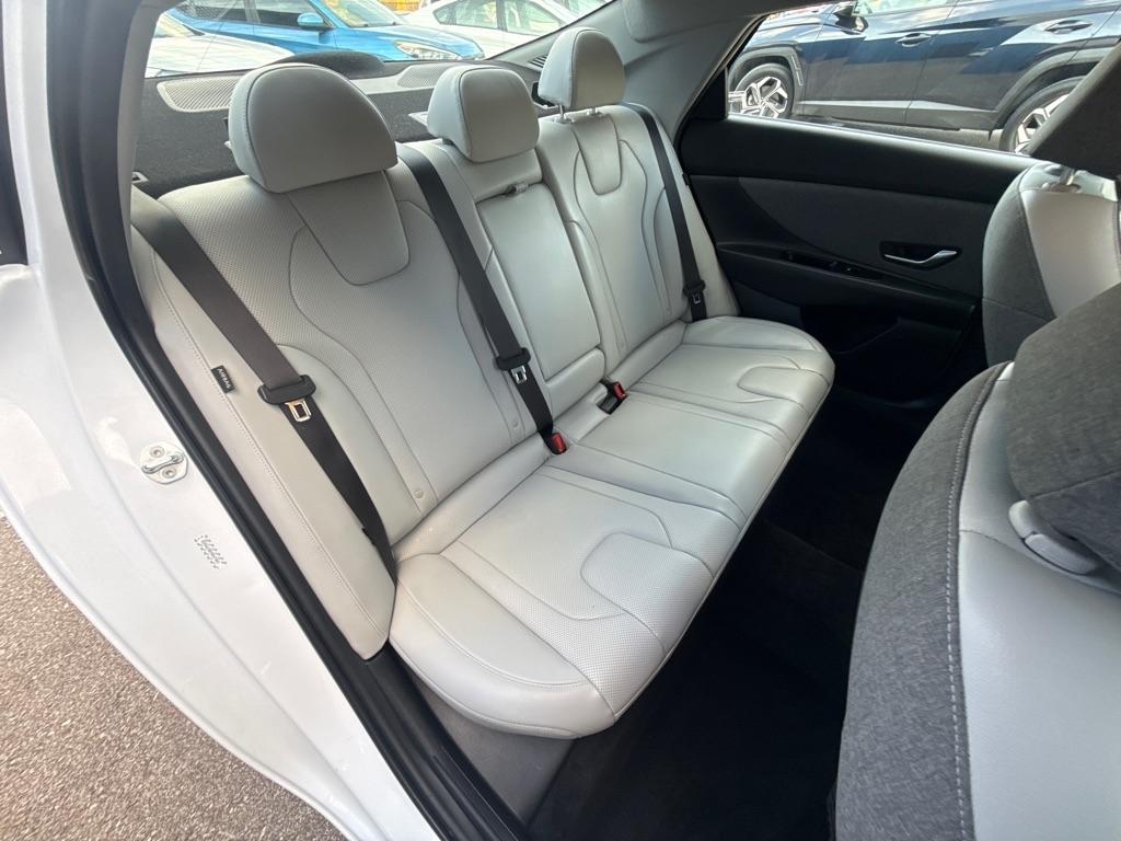 Hyundai Elantra  2024