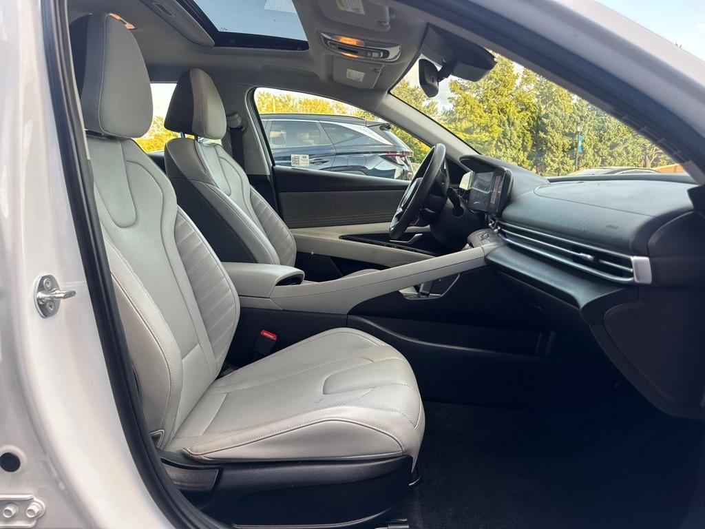 Hyundai Elantra  2024