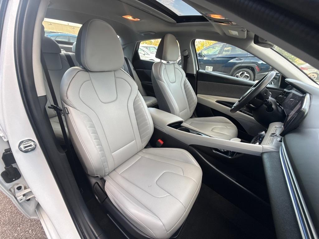 Hyundai Elantra  2024