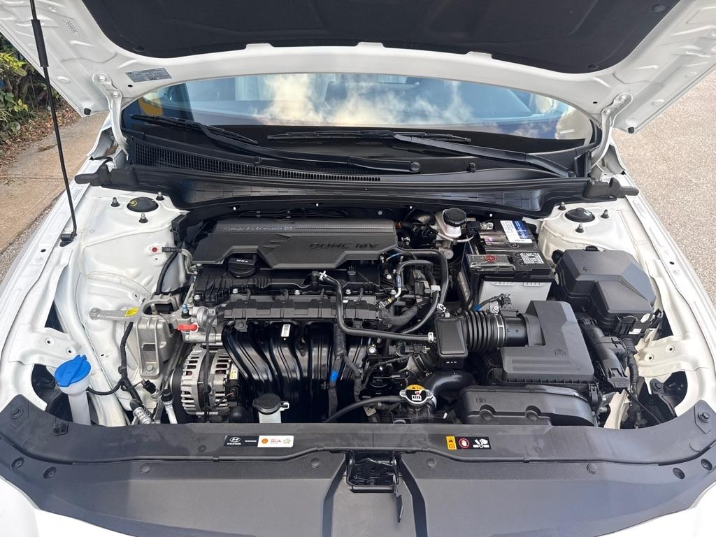 Hyundai Elantra  2024