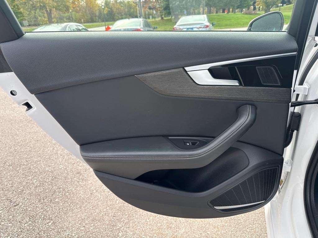 Audi A4 Sedan  2023
