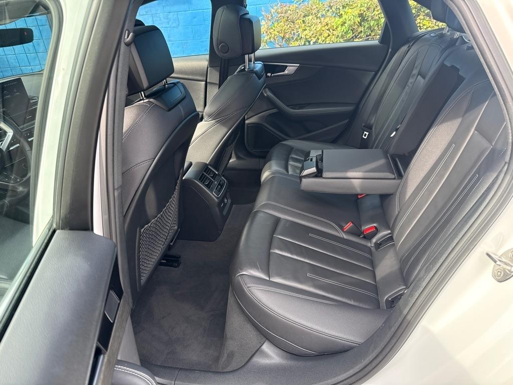 Audi A4 Sedan  2023