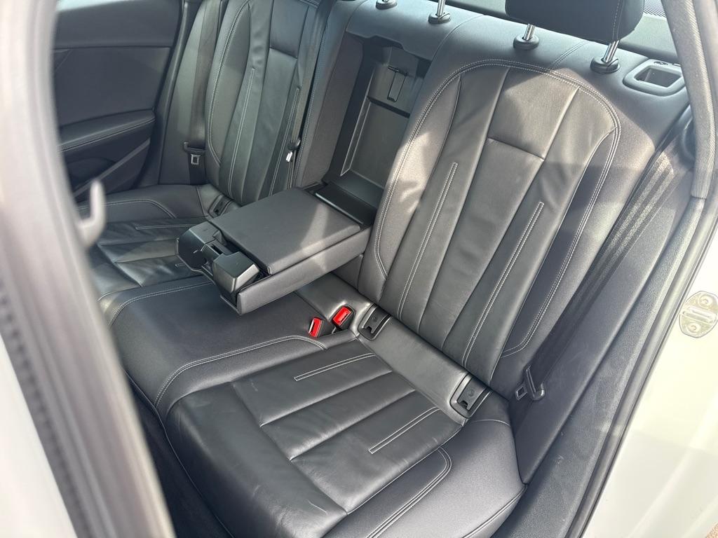 Audi A4 Sedan  2023