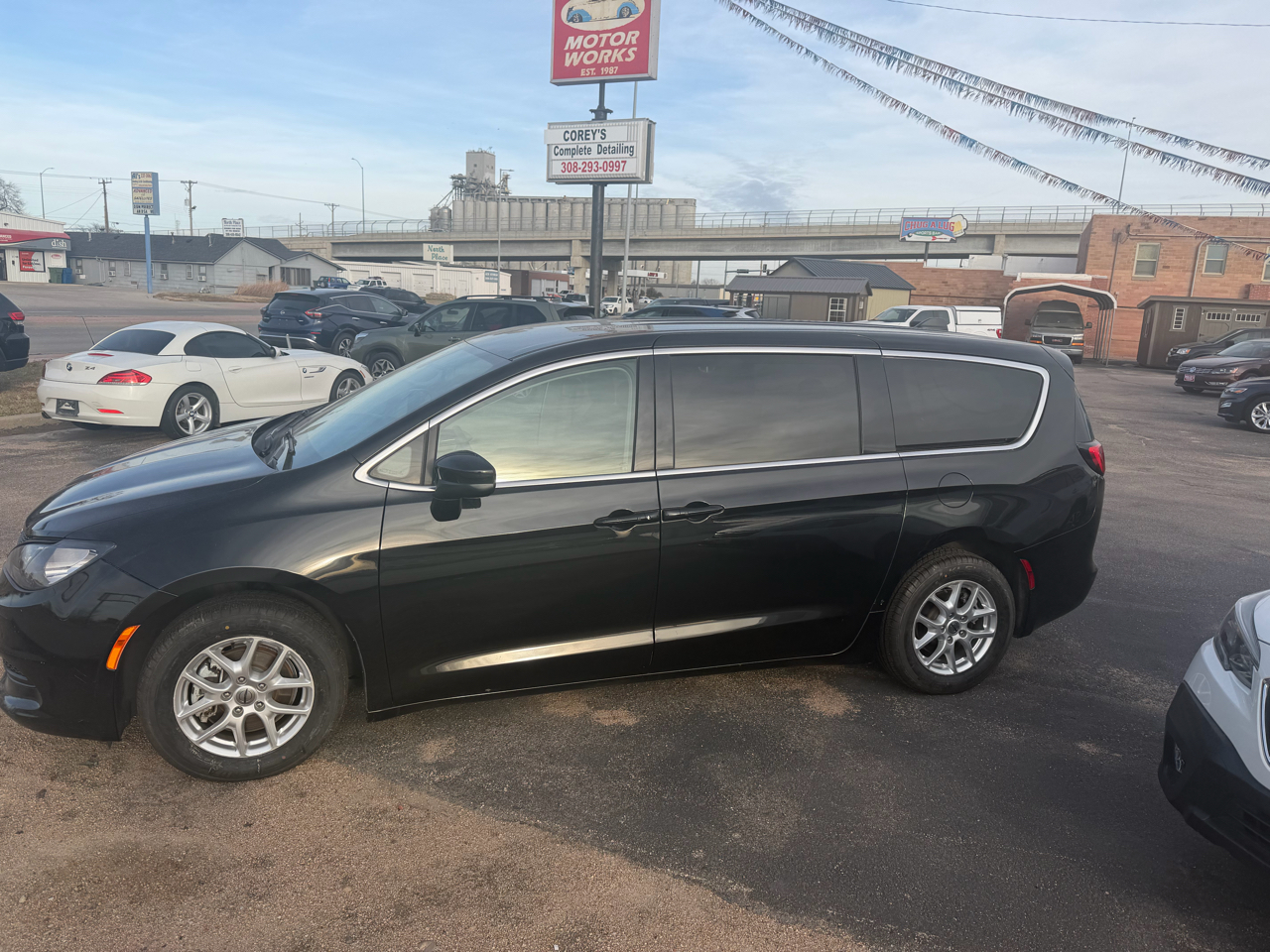 2022 Chrysler Voyager LX