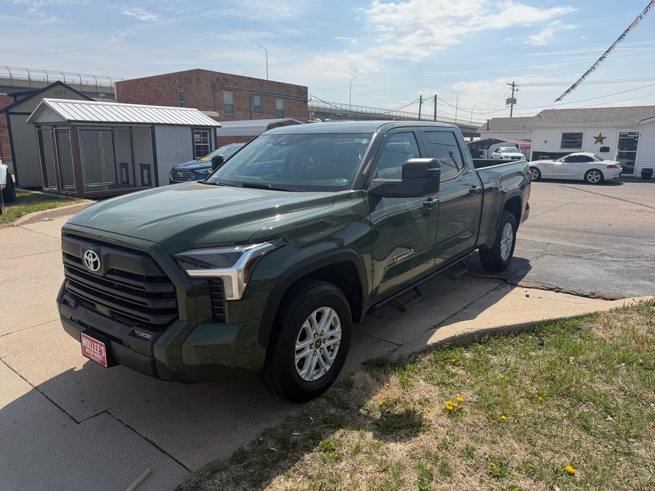 Toyota Tundra 4WD Truck CrewMax 5.7L FFV V8 6-Spd AT SR5 (Natl) 2022