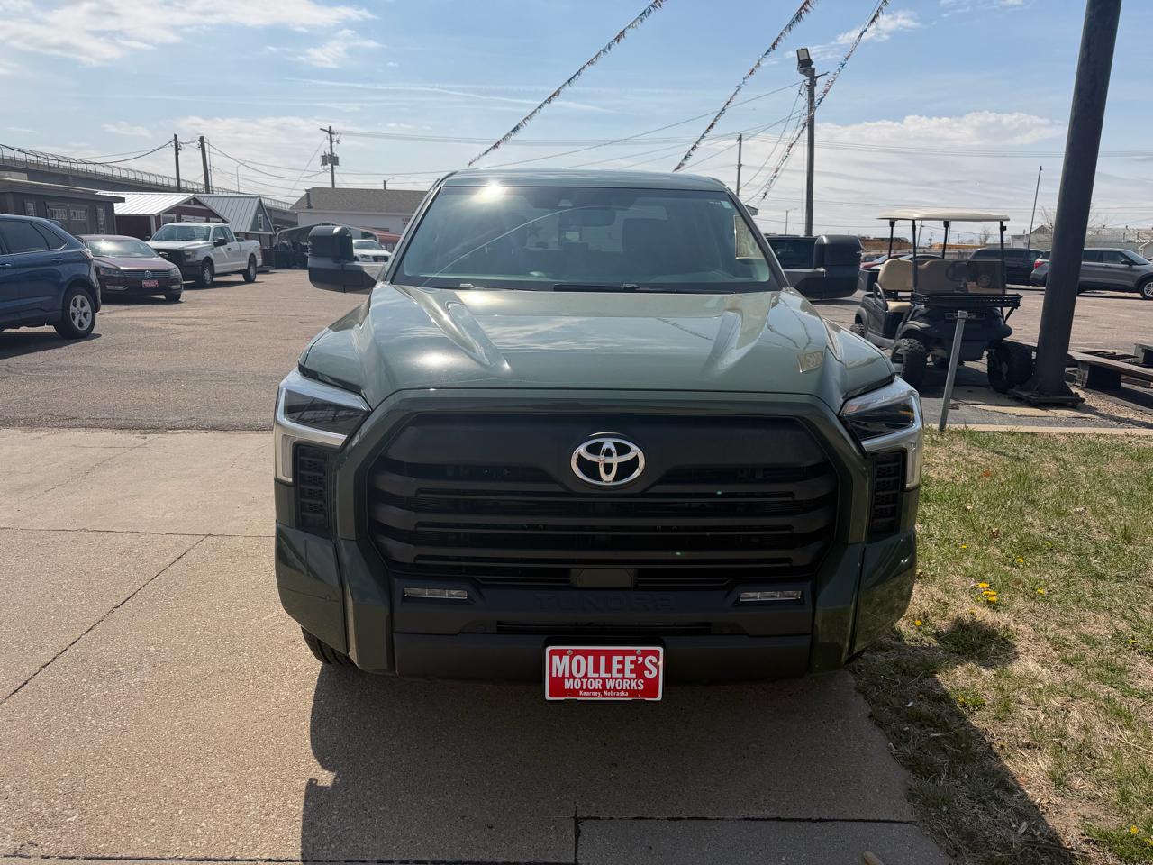 Toyota Tundra 4WD Truck CrewMax 5.7L FFV V8 6-Spd AT SR5 (Natl) 2022