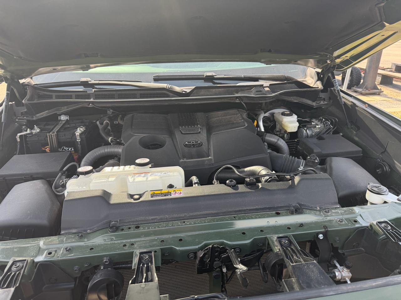 Toyota Tundra 4WD Truck CrewMax 5.7L FFV V8 6-Spd AT SR5 (Natl) 2022