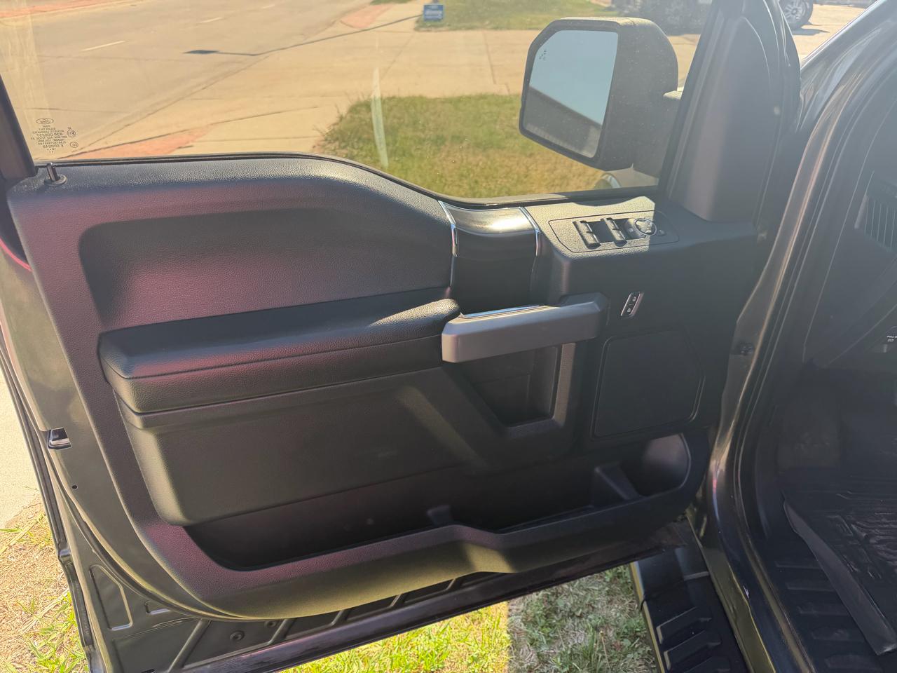 Ford F-150 4WD SuperCrew 150" FX4 2019