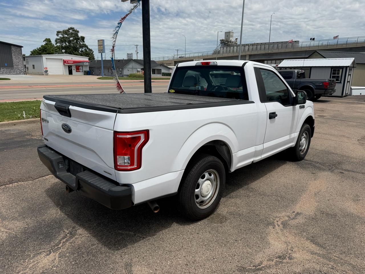 Ford F-150 2WD Reg Cab 122.5" XL 2016