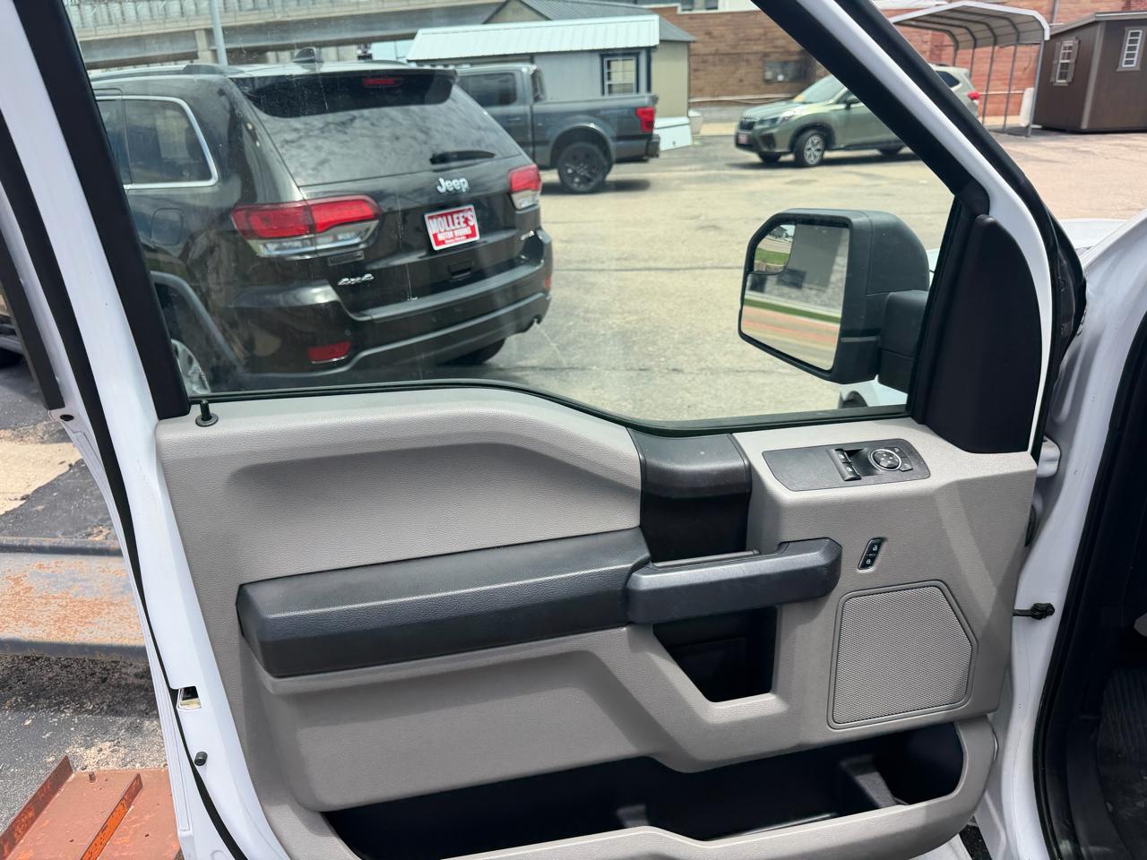 Ford F-150 2WD Reg Cab 122.5" XL 2016