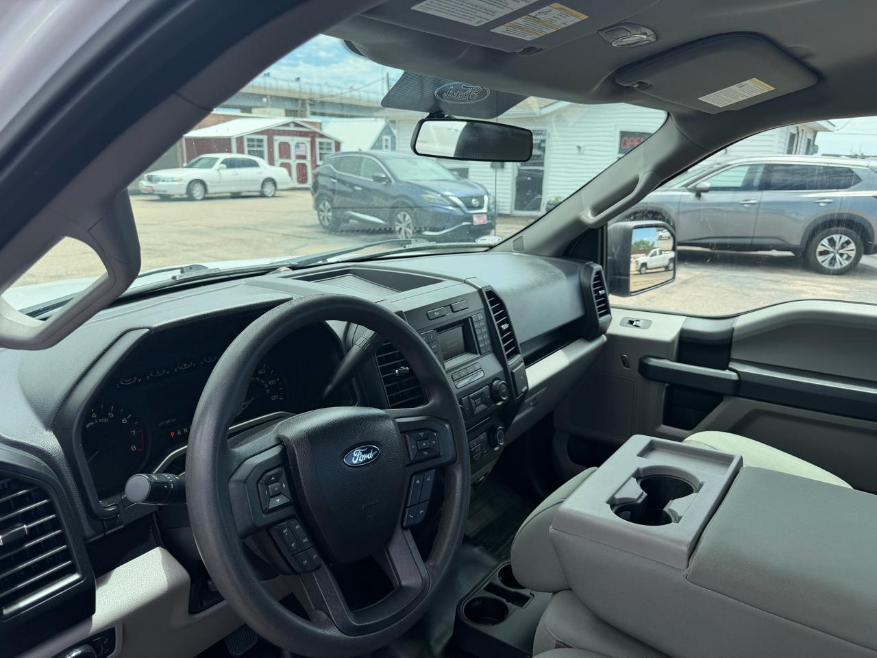 Ford F-150 2WD Reg Cab 122.5" XL 2016