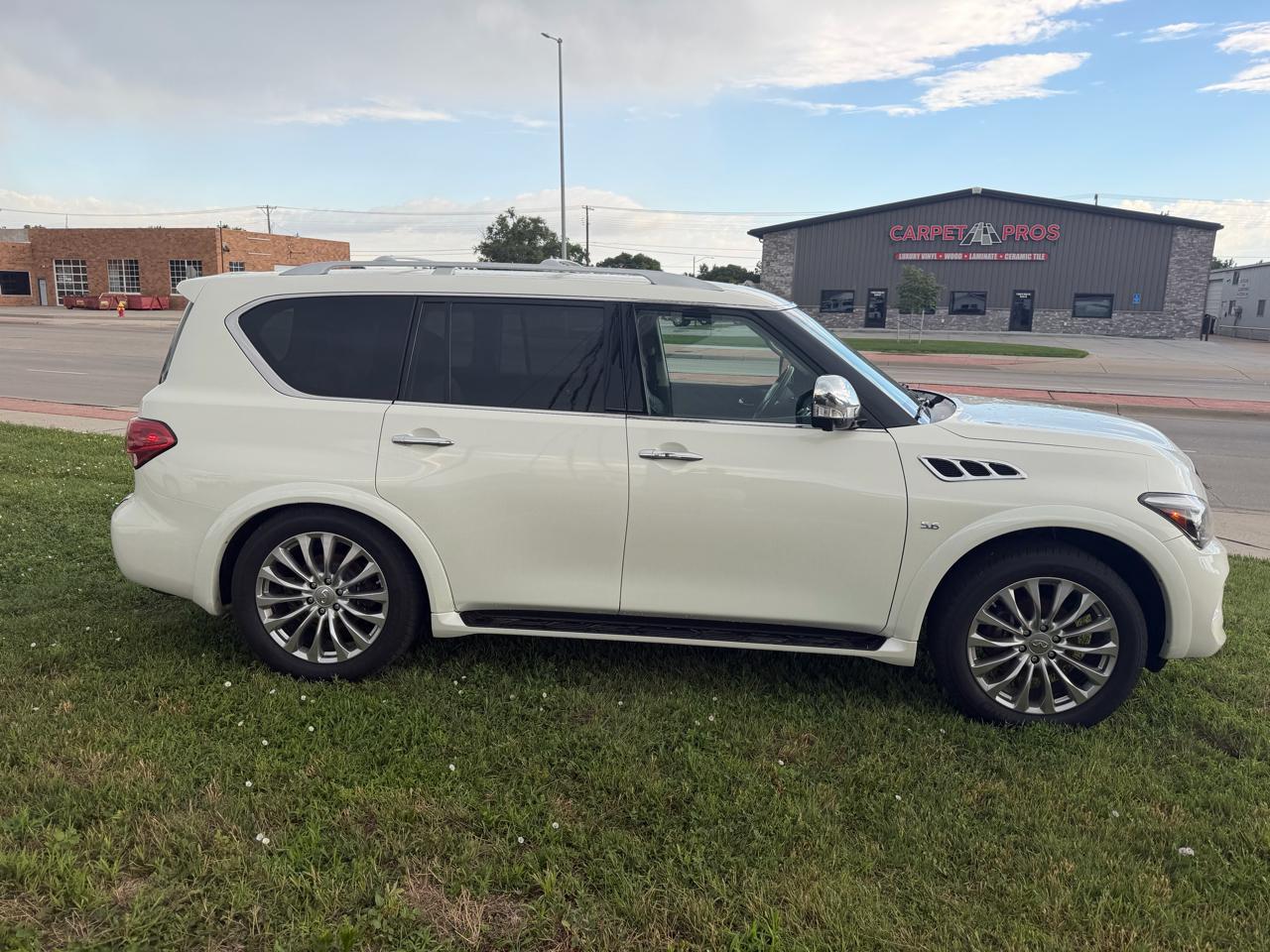 Infiniti QX80 4WD 4dr Limited 2016