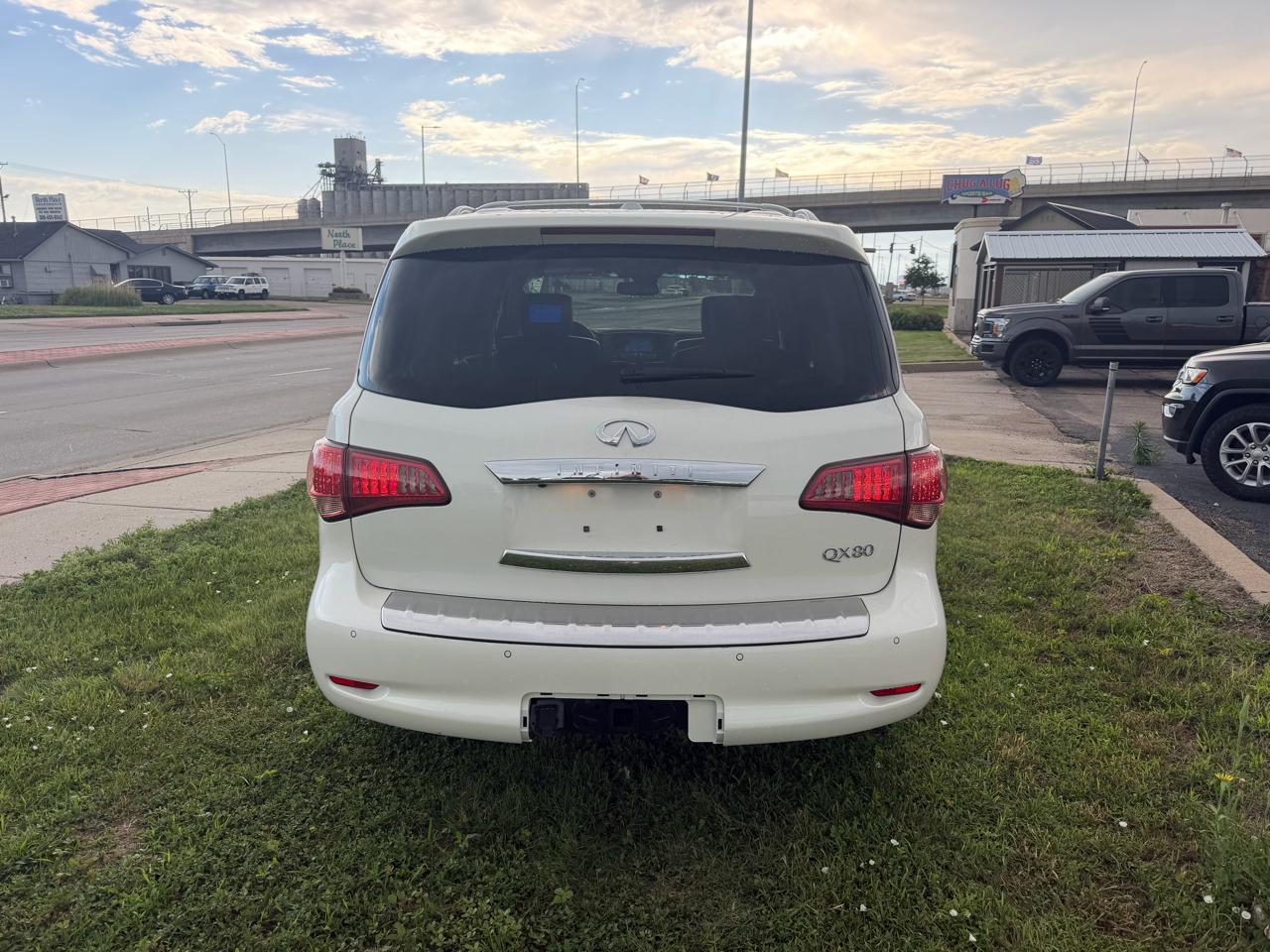 Infiniti QX80 4WD 4dr Limited 2016