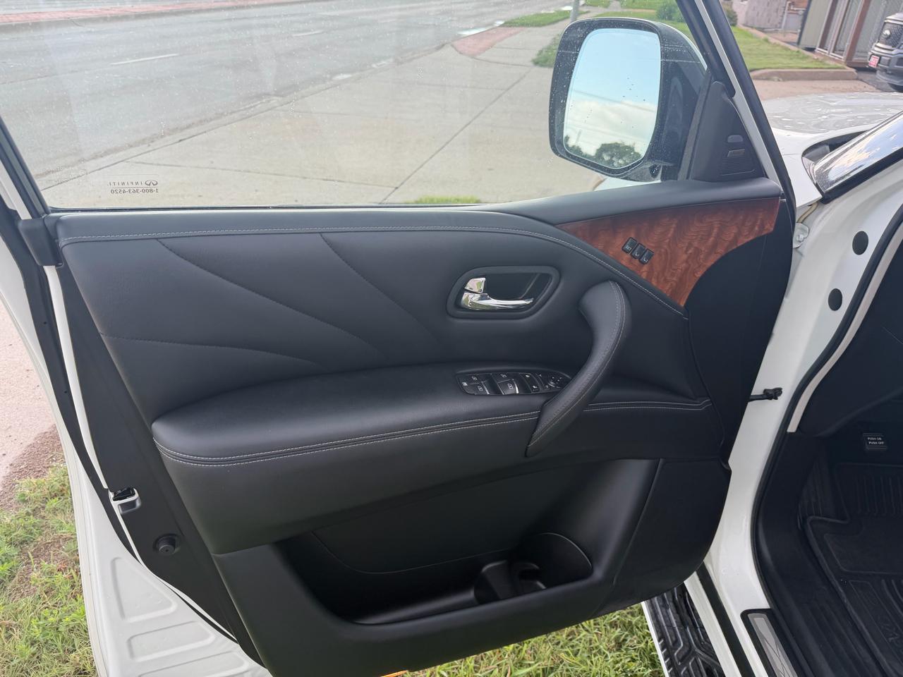 Infiniti QX80 4WD 4dr Limited 2016