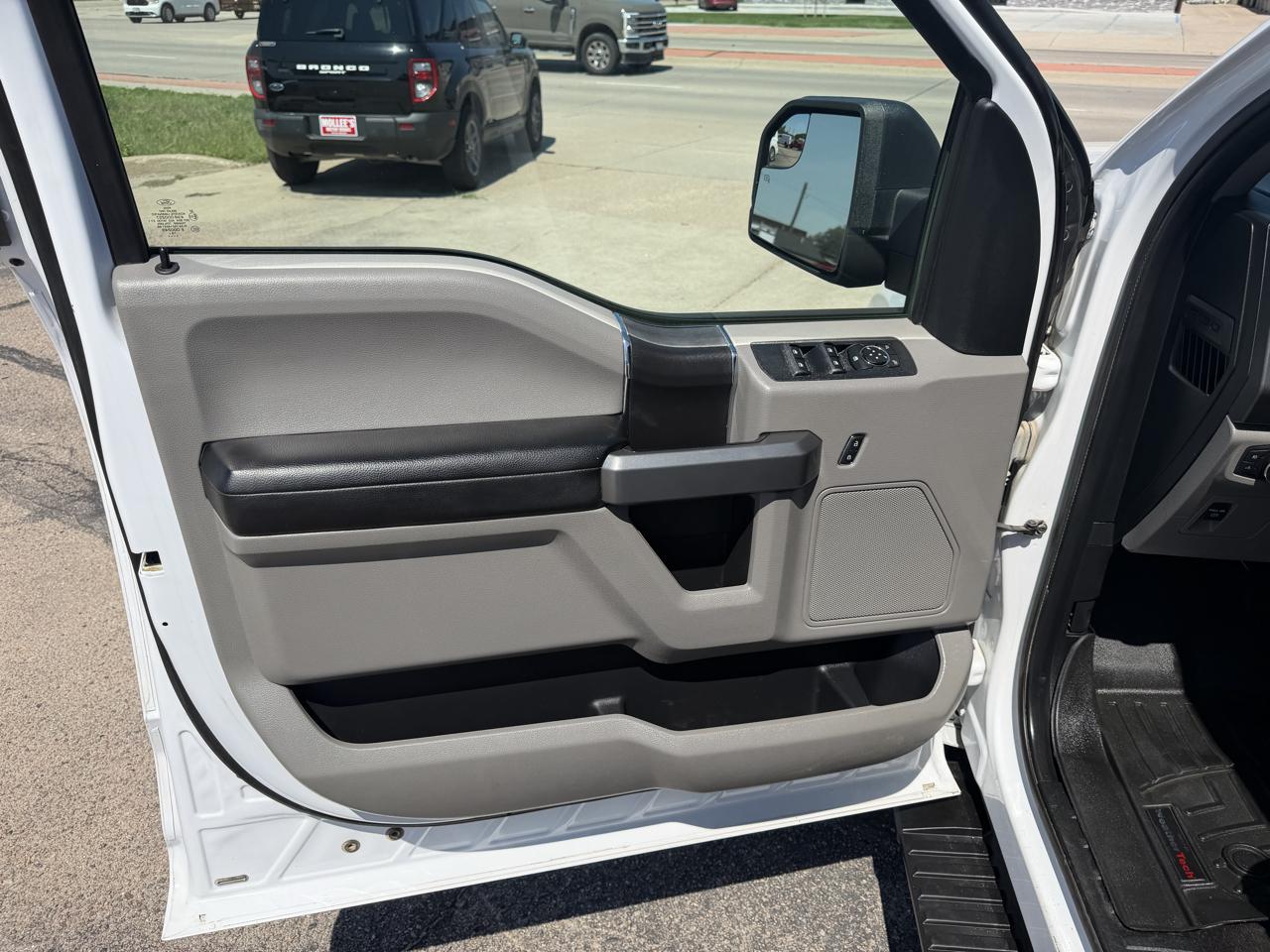 Ford F-150 4WD SuperCrew 150" XLT 2019