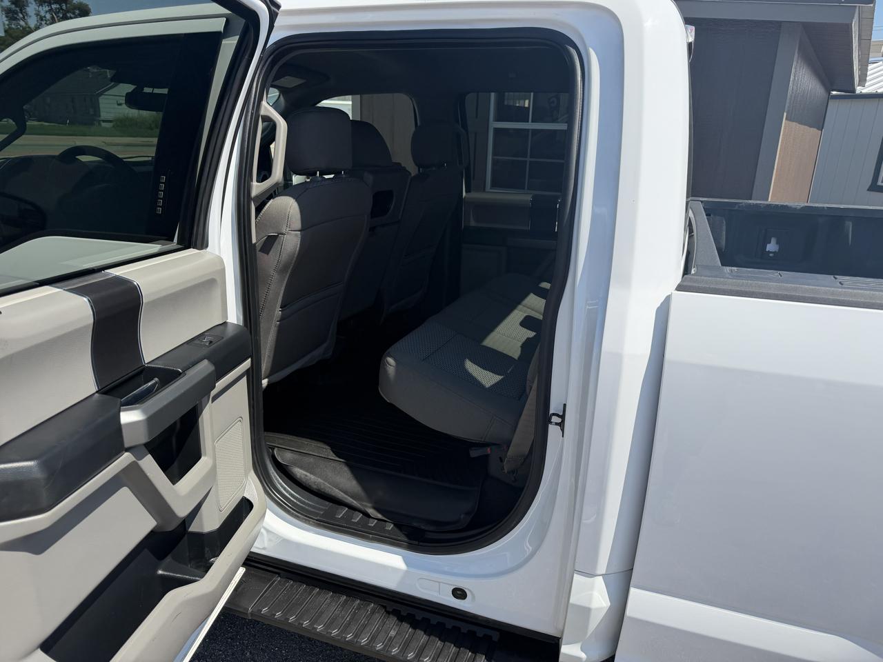 Ford F-150 4WD SuperCrew 150" XLT 2019