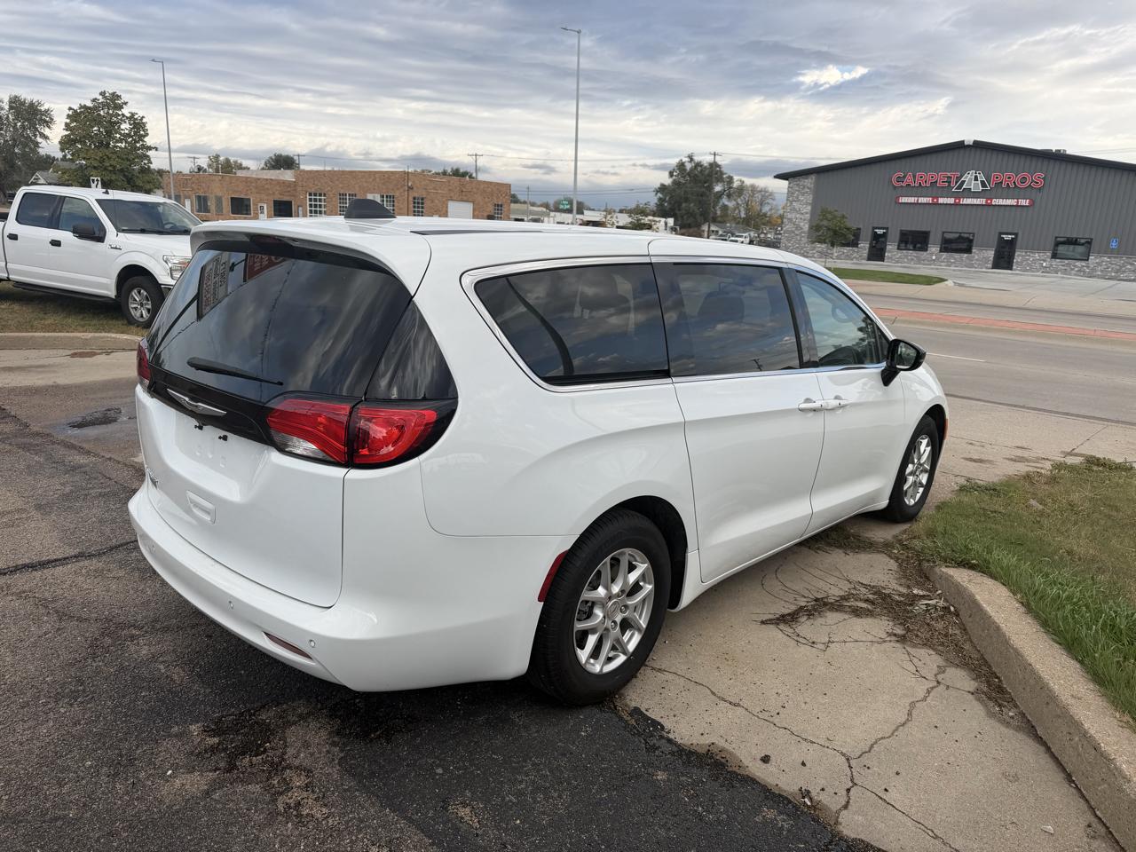Chrysler Voyager LX 2024