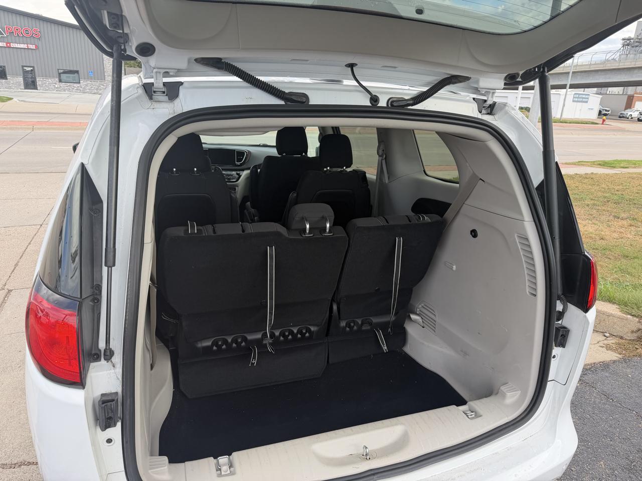Chrysler Voyager LX 2024