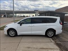 2024 Chrysler Voyager 