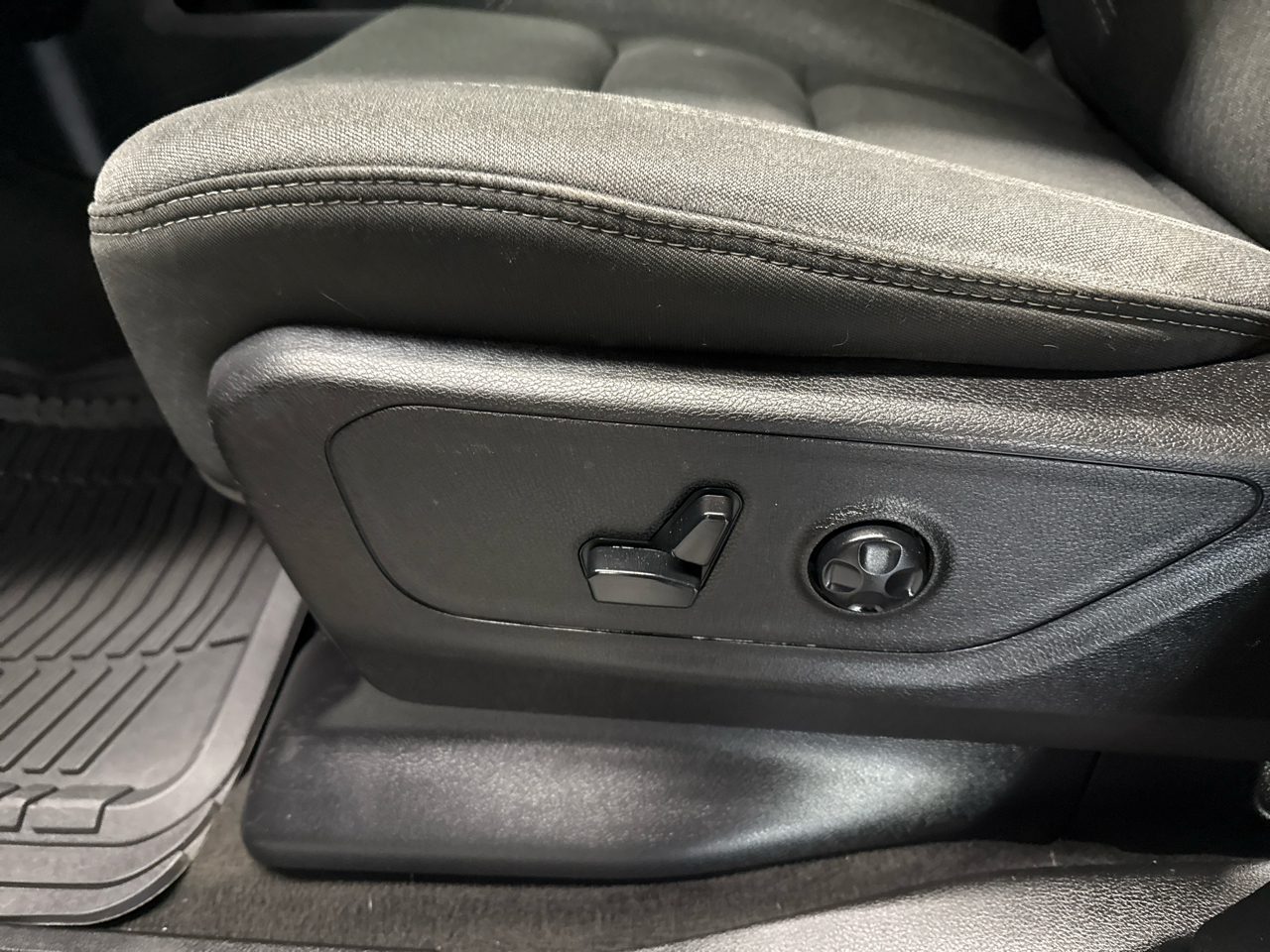 RAM 1500 Big Horn Crew Cab 4WD 2019 RAM 1500 Big Horn Crew Cab 4WD 2019