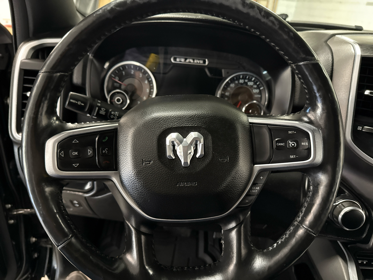 RAM 1500 Big Horn Crew Cab 4WD 2019 RAM 1500 Big Horn Crew Cab 4WD 2019